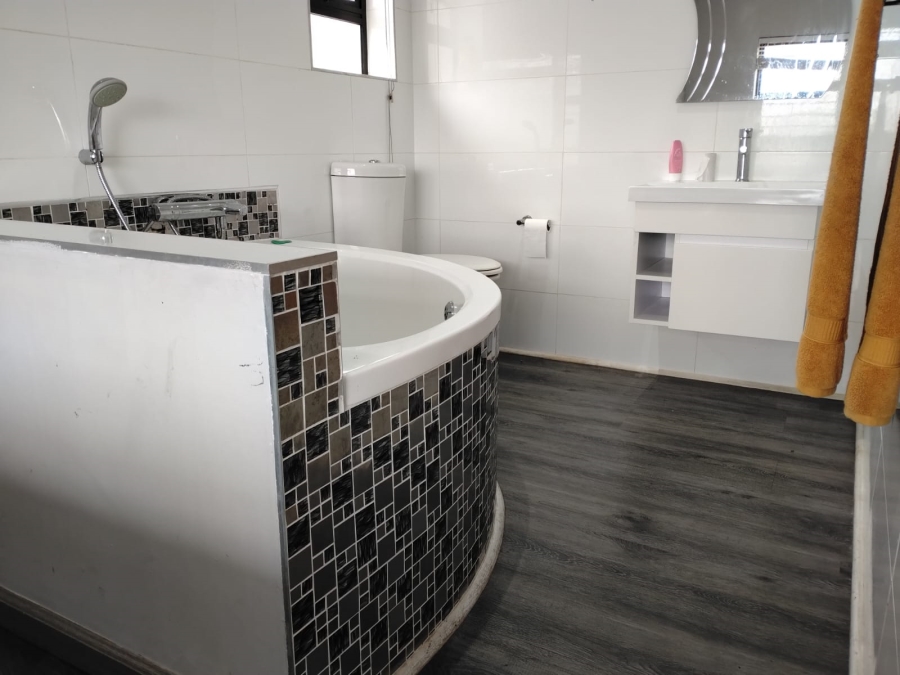4 Bedroom Property for Sale in West Bank Eastern Cape